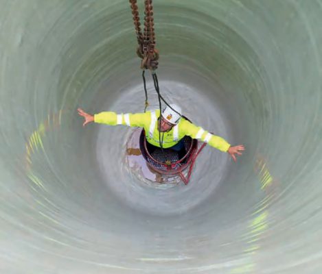 DN2000 Manhole Rehabilitation with Vertiliner